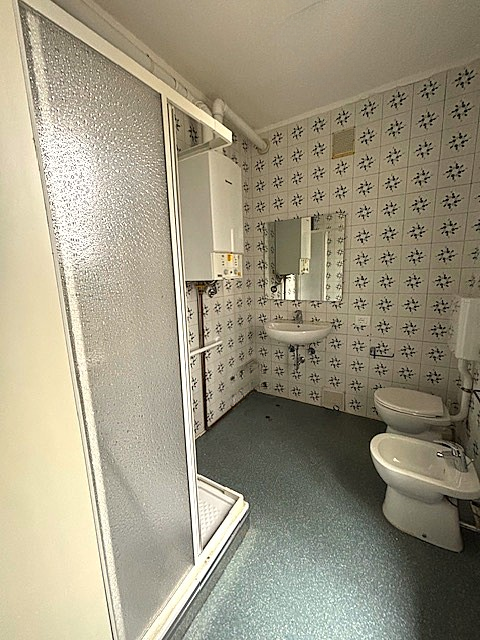 PALESTRO - (Rif.A421-s) - In posizione strategica e senza spese condominiali, proponiamo in vendi...