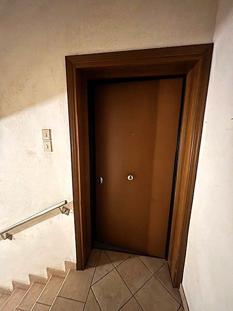 PALESTRO - (Rif.A421-s) - In posizione strategica e senza spese condominiali, proponiamo in vendi...