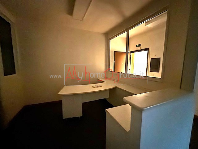 PALESTRO - (Rif.A421-s) - In posizione strategica e senza spese condominiali, proponiamo in vendi...