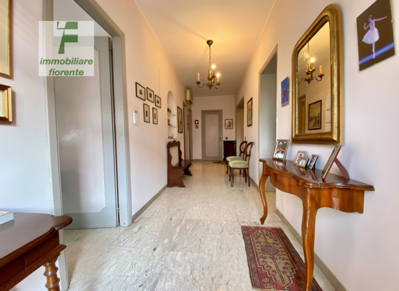 In quartiere residenziale, comoda al centro città, a pochi passi dalla futura fermata del tram. S...