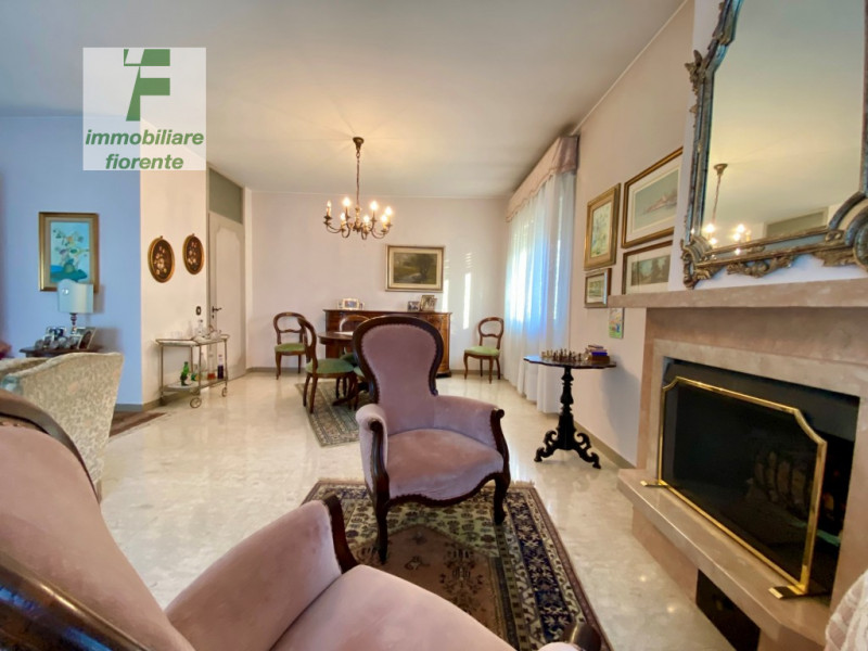 In quartiere residenziale, comoda al centro città, a pochi passi dalla futura fermata del tram. S...