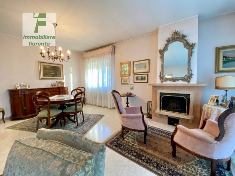 In quartiere residenziale, comoda al centro città, a pochi passi dalla futura fermata del tram. S...