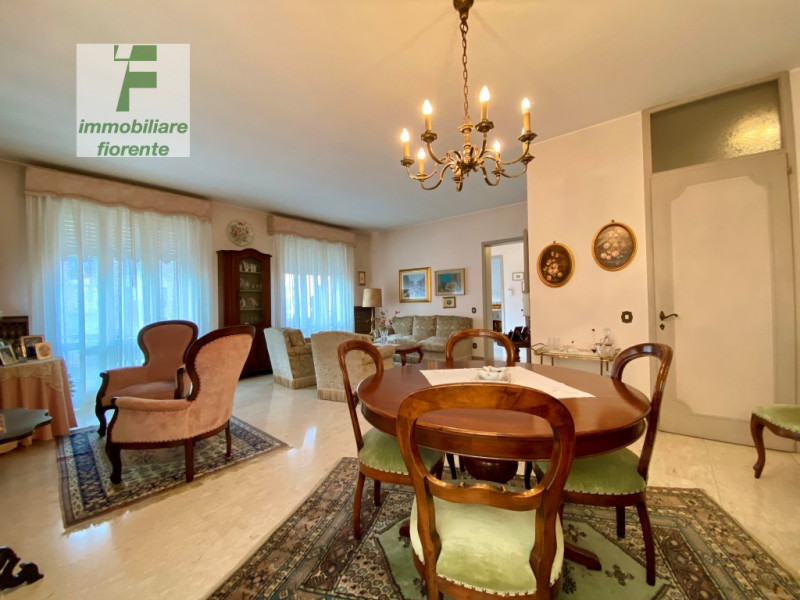 In quartiere residenziale, comoda al centro città, a pochi passi dalla futura fermata del tram. S...