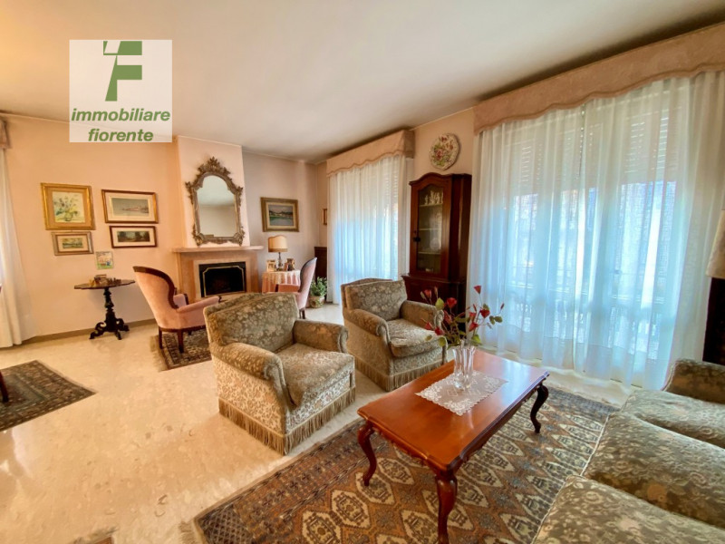 In quartiere residenziale, comoda al centro città, a pochi passi dalla futura fermata del tram. S...