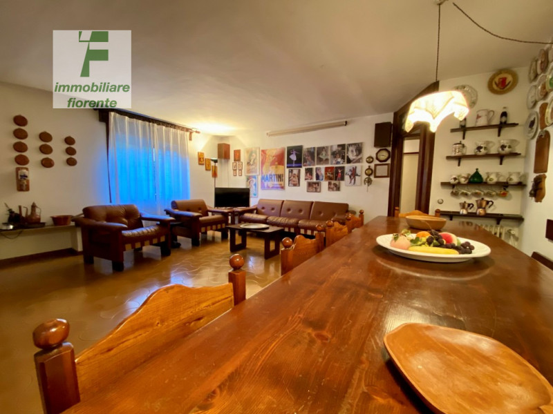 In quartiere residenziale, comoda al centro città, a pochi passi dalla futura fermata del tram. S...