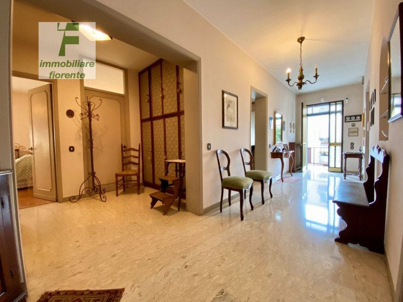 In quartiere residenziale, comoda al centro città, a pochi passi dalla futura fermata del tram. S...