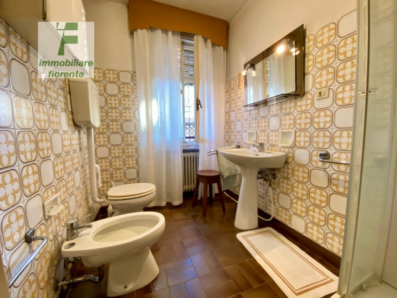 In quartiere residenziale, comoda al centro città, a pochi passi dalla futura fermata del tram. S...