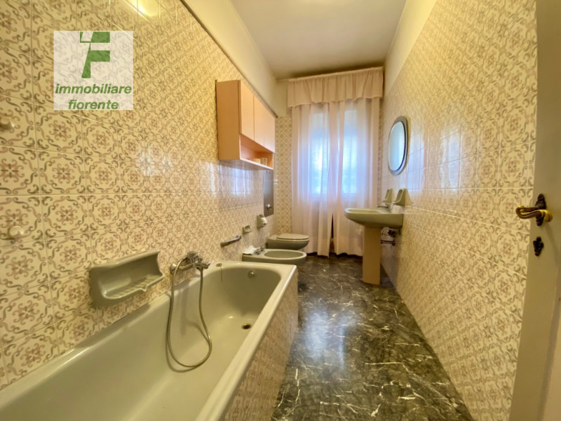 In quartiere residenziale, comoda al centro città, a pochi passi dalla futura fermata del tram. S...