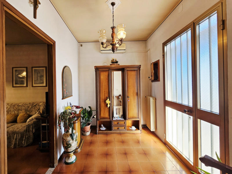 In vendita a Ponso, proponiamo spaziosa porzione di bifamiliare sviluppata su due livelli. L'immo...