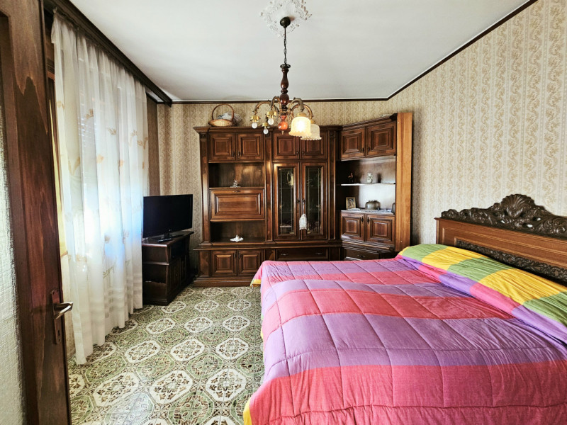 In vendita a Ponso, proponiamo spaziosa porzione di bifamiliare sviluppata su due livelli. L'immo...