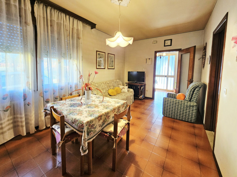 In vendita a Ponso, proponiamo spaziosa porzione di bifamiliare sviluppata su due livelli. L'immo...