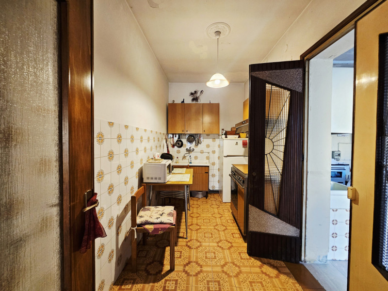 In vendita a Ponso, proponiamo spaziosa porzione di bifamiliare sviluppata su due livelli. L'immo...