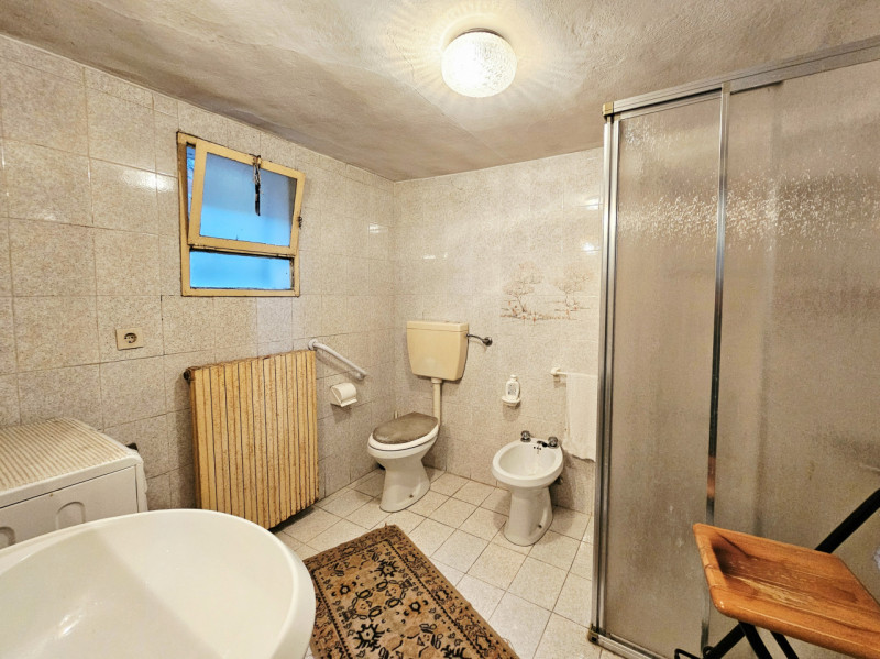 In vendita a Ponso, proponiamo spaziosa porzione di bifamiliare sviluppata su due livelli. L'immo...