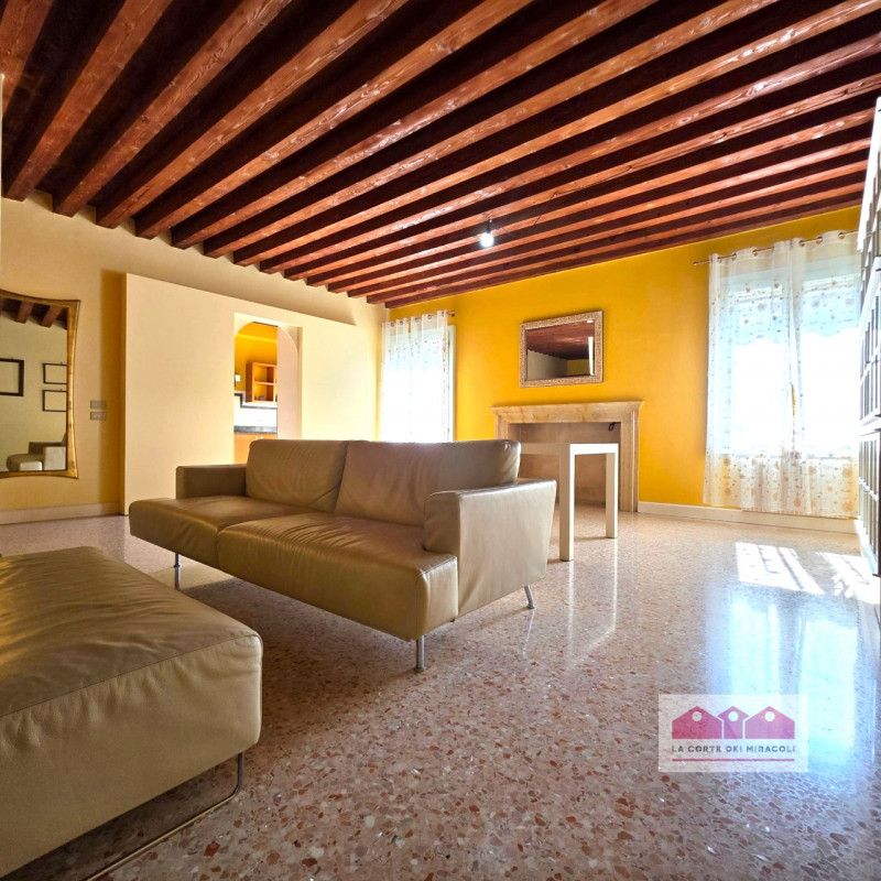 SAN FELICE: SPLENDIDO APPARTAMENTO VICINISSIMO AL CENTRO STORICO CITTADINO, AMPIA METRATURA SU UN...