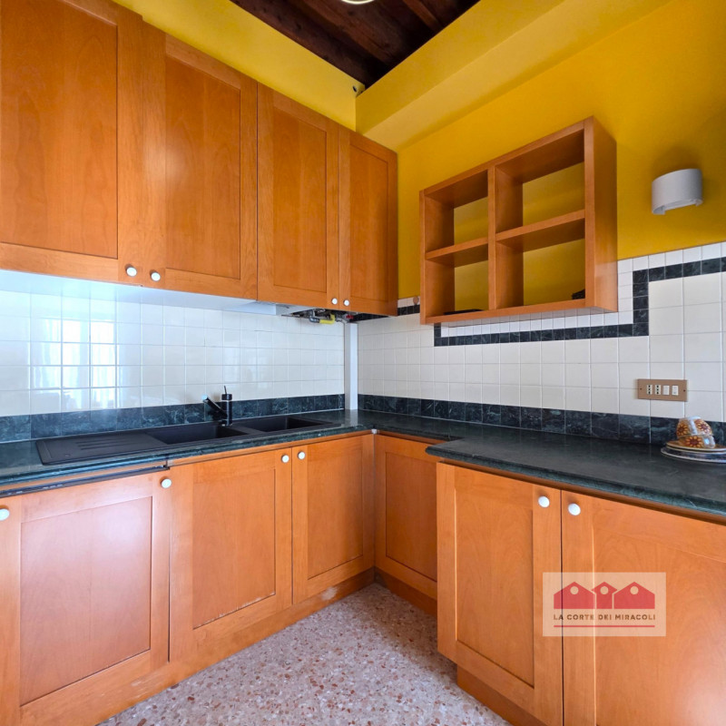 SAN FELICE: SPLENDIDO APPARTAMENTO VICINISSIMO AL CENTRO STORICO CITTADINO, AMPIA METRATURA SU UN...