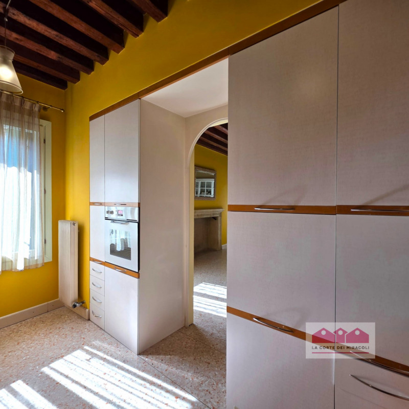 SAN FELICE: SPLENDIDO APPARTAMENTO VICINISSIMO AL CENTRO STORICO CITTADINO, AMPIA METRATURA SU UN...