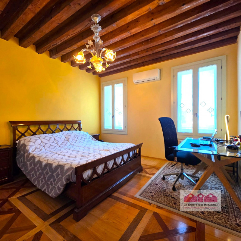 SAN FELICE: SPLENDIDO APPARTAMENTO VICINISSIMO AL CENTRO STORICO CITTADINO, AMPIA METRATURA SU UN...