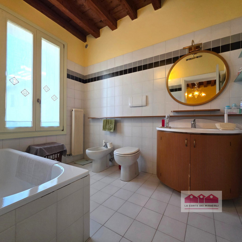 SAN FELICE: SPLENDIDO APPARTAMENTO VICINISSIMO AL CENTRO STORICO CITTADINO, AMPIA METRATURA SU UN...