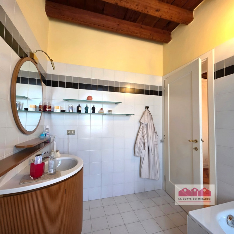 SAN FELICE: SPLENDIDO APPARTAMENTO VICINISSIMO AL CENTRO STORICO CITTADINO, AMPIA METRATURA SU UN...