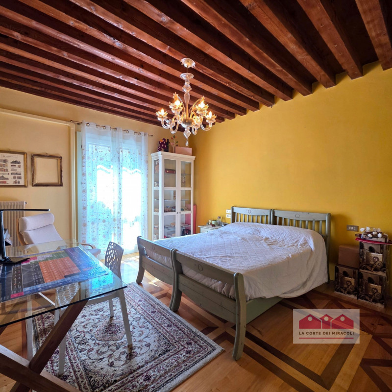 SAN FELICE: SPLENDIDO APPARTAMENTO VICINISSIMO AL CENTRO STORICO CITTADINO, AMPIA METRATURA SU UN...