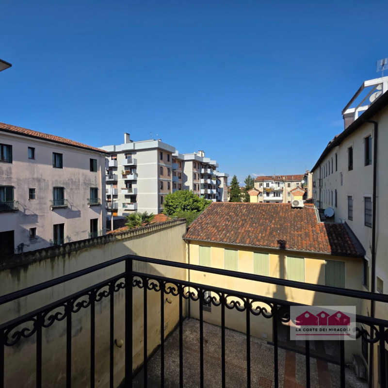 SAN FELICE: SPLENDIDO APPARTAMENTO VICINISSIMO AL CENTRO STORICO CITTADINO, AMPIA METRATURA SU UN...