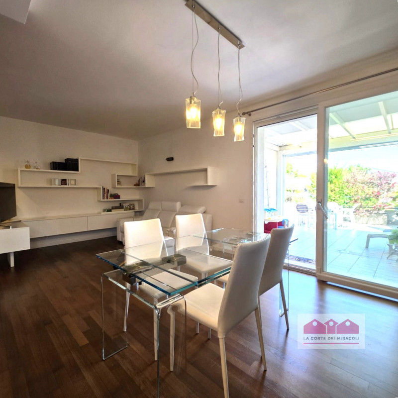 CAMISANO VICENTINO: CENTRALISSIMO SEMIATTICO CON INTROVABILE TERRAZZA PANORAMICA AL PIANO SECONDO...