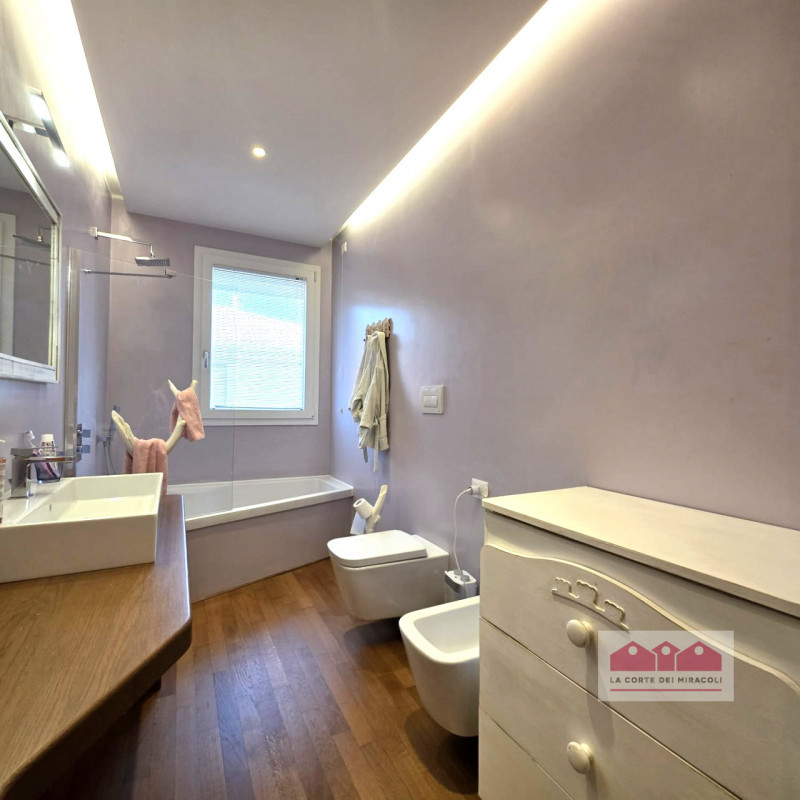 CAMISANO VICENTINO: CENTRALISSIMO SEMIATTICO CON INTROVABILE TERRAZZA PANORAMICA AL PIANO SECONDO...