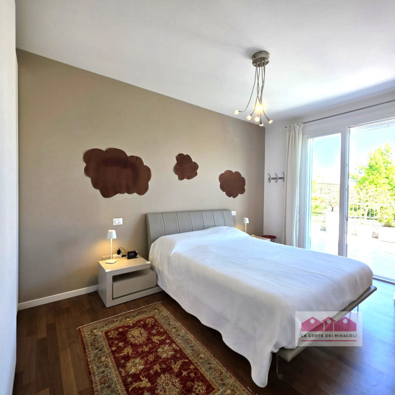 CAMISANO VICENTINO: CENTRALISSIMO SEMIATTICO CON INTROVABILE TERRAZZA PANORAMICA AL PIANO SECONDO...