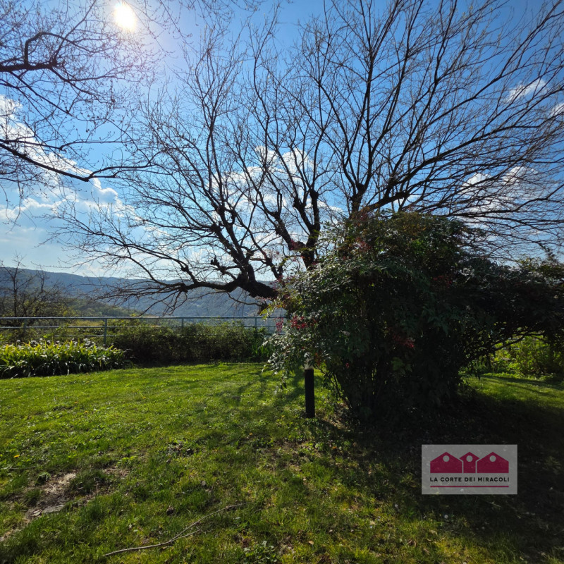 PIANEZZE DI ARCUGNANO:MERAVIGLIOSA PORZIONE DI BIFAMILIARE CON VISTA LAGO, POSIZIONE UNICA, CIRCO...