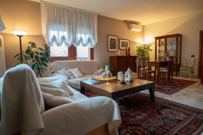 Vendesi a Cittadella, zona borgo Padova, appartamento di 170 mq su palazzina di sole 2 unità. L'a...