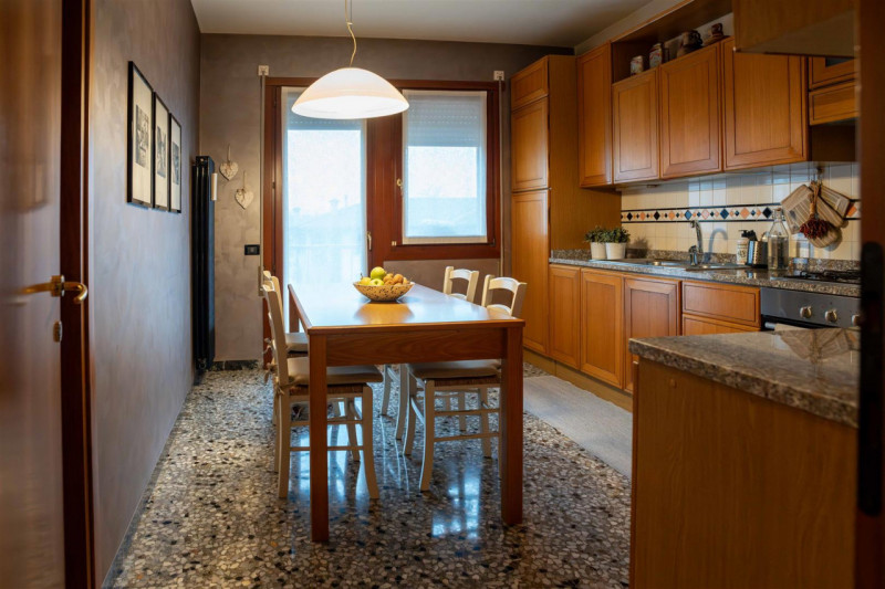 Vendesi a Cittadella, zona borgo Padova, appartamento di 170 mq su palazzina di sole 2 unità. L'a...