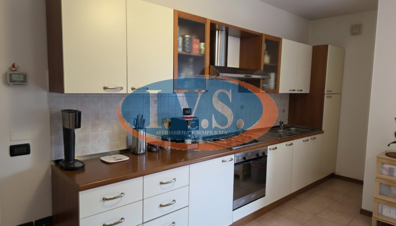 MONTEGALDA (VI): In una posizione strategica a soli 2 minuti a piedi dal centro del paese, propon...