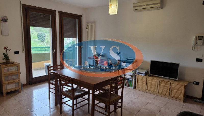 MONTEGALDA (VI): In una posizione strategica a soli 2 minuti a piedi dal centro del paese, propon...