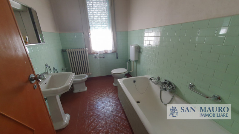 VICENZA Loc. CAMPEDELLO: A pochi minuti dalla città e all'ingresso della tangenziale sud proponia...