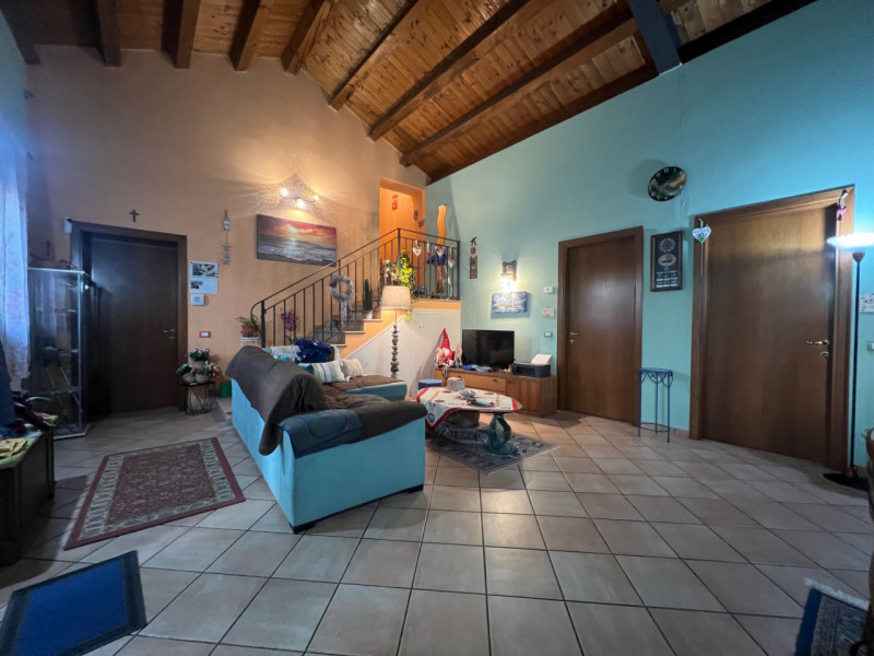 Proponiamo in vendita una graziosa casa singola di circa 160 mq nel comune di Orgiano. L’immobile...