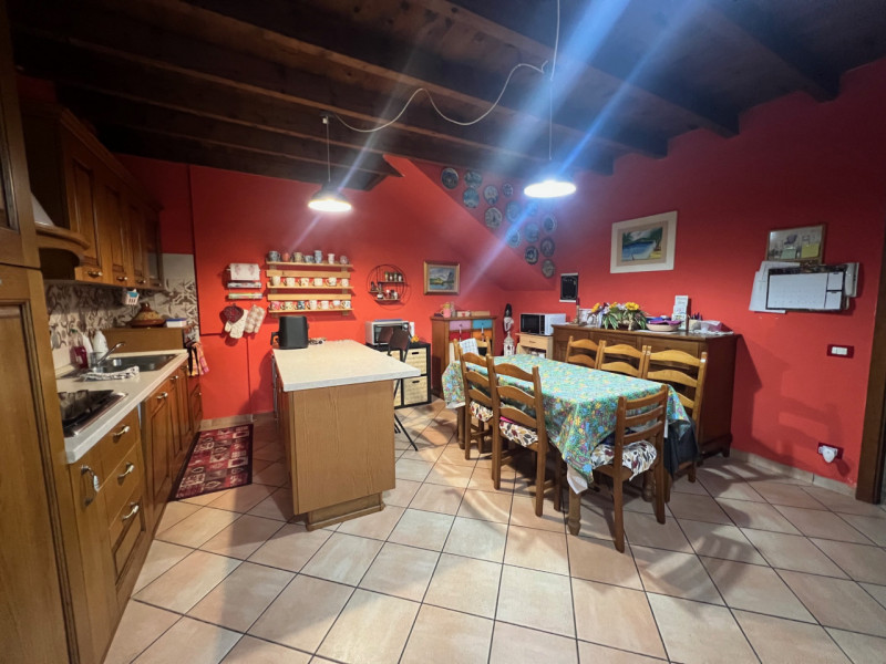 Proponiamo in vendita una graziosa casa singola di circa 160 mq nel comune di Orgiano. L’immobile...