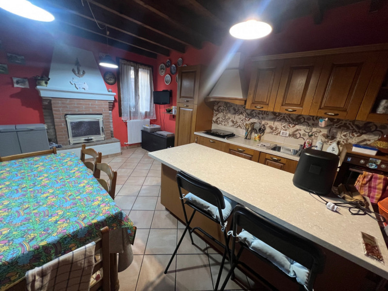 Proponiamo in vendita una graziosa casa singola di circa 160 mq nel comune di Orgiano. L’immobile...