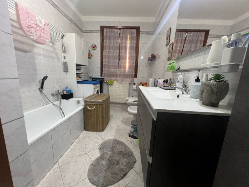 Proponiamo in vendita una graziosa casa singola di circa 160 mq nel comune di Orgiano. L’immobile...