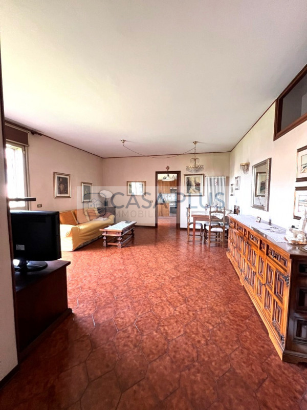 BASSANO DEL GRAPPA: NS ESCLUSIVA

Bassano del Grappa – Ampio appartamento fine anni '70 con due c...