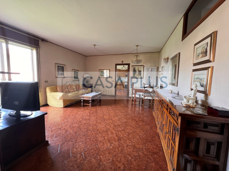 BASSANO DEL GRAPPA: NS ESCLUSIVA

Bassano del Grappa – Ampio appartamento fine anni '70 con due c...