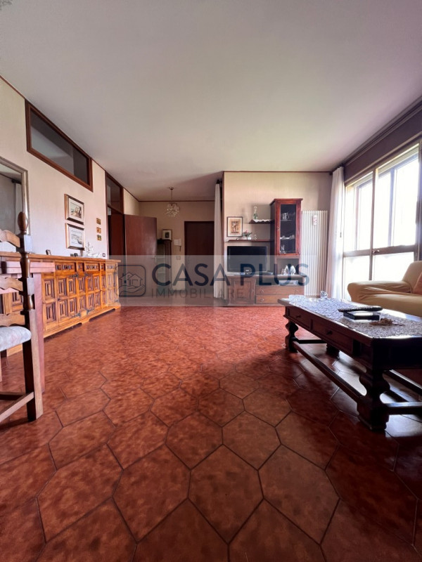 BASSANO DEL GRAPPA: NS ESCLUSIVA

Bassano del Grappa – Ampio appartamento fine anni '70 con due c...