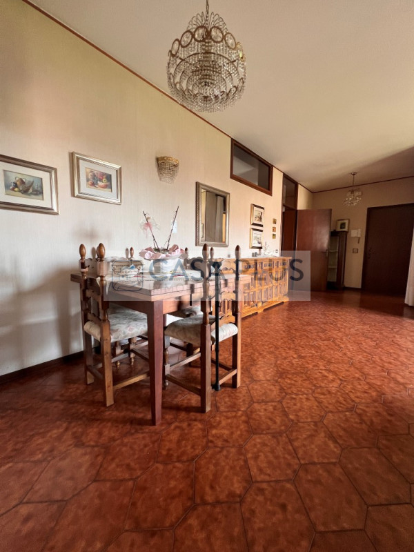 BASSANO DEL GRAPPA: NS ESCLUSIVA

Bassano del Grappa – Ampio appartamento fine anni '70 con due c...