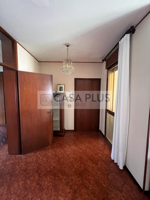 BASSANO DEL GRAPPA: NS ESCLUSIVA

Bassano del Grappa – Ampio appartamento fine anni '70 con due c...