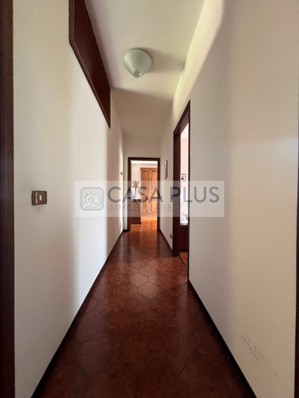 BASSANO DEL GRAPPA: NS ESCLUSIVA

Bassano del Grappa – Ampio appartamento fine anni '70 con due c...