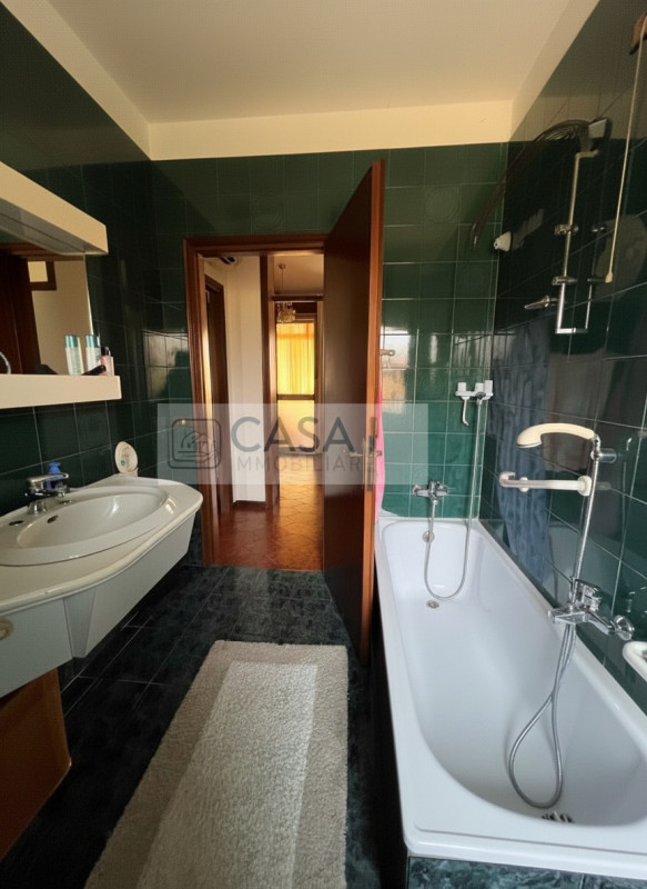 BASSANO DEL GRAPPA: NS ESCLUSIVA

Bassano del Grappa – Ampio appartamento fine anni '70 con due c...