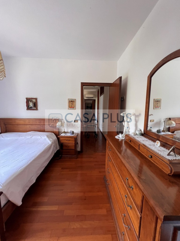 BASSANO DEL GRAPPA: NS ESCLUSIVA

Bassano del Grappa – Ampio appartamento fine anni '70 con due c...