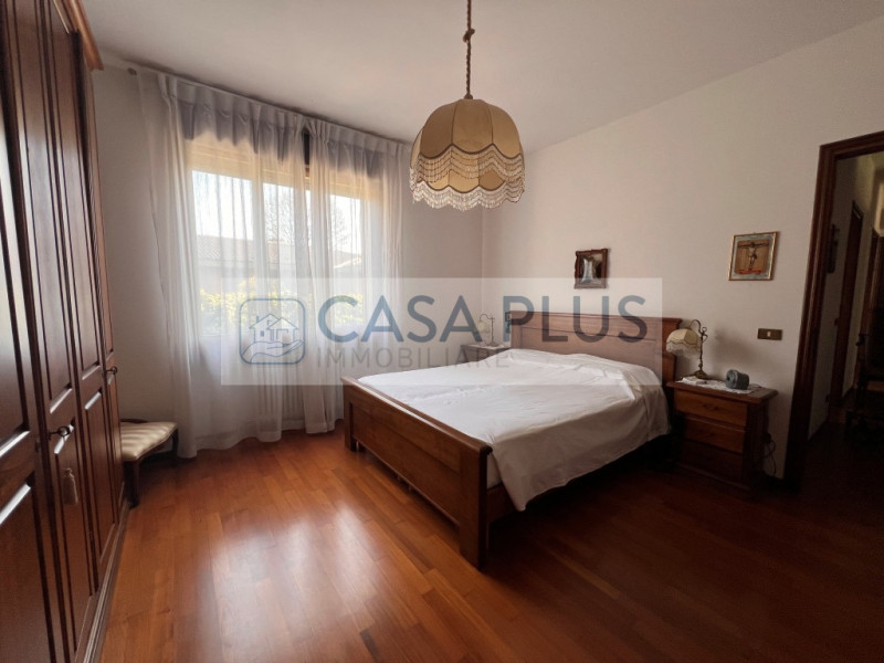 BASSANO DEL GRAPPA: NS ESCLUSIVA

Bassano del Grappa – Ampio appartamento fine anni '70 con due c...