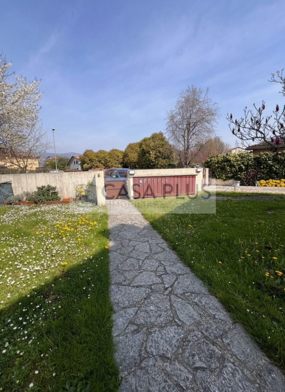 BASSANO DEL GRAPPA: NS ESCLUSIVA

Bassano del Grappa – Ampio appartamento fine anni '70 con due c...