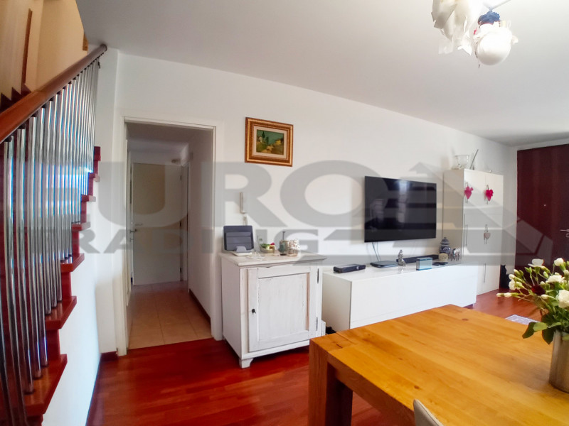 DOSSON: Scopri questa splendida villa a schiera centrale, situata nel rinomato comune di Casier, ...