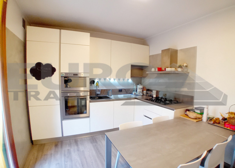 DOSSON: Scopri questa splendida villa a schiera centrale, situata nel rinomato comune di Casier, ...